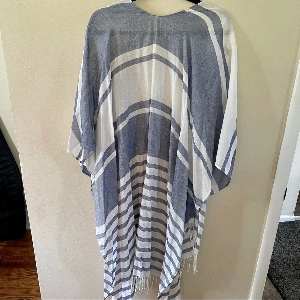 Isaac Mizrahi Gray and White Stripe Kimono - Picture 11 of 14